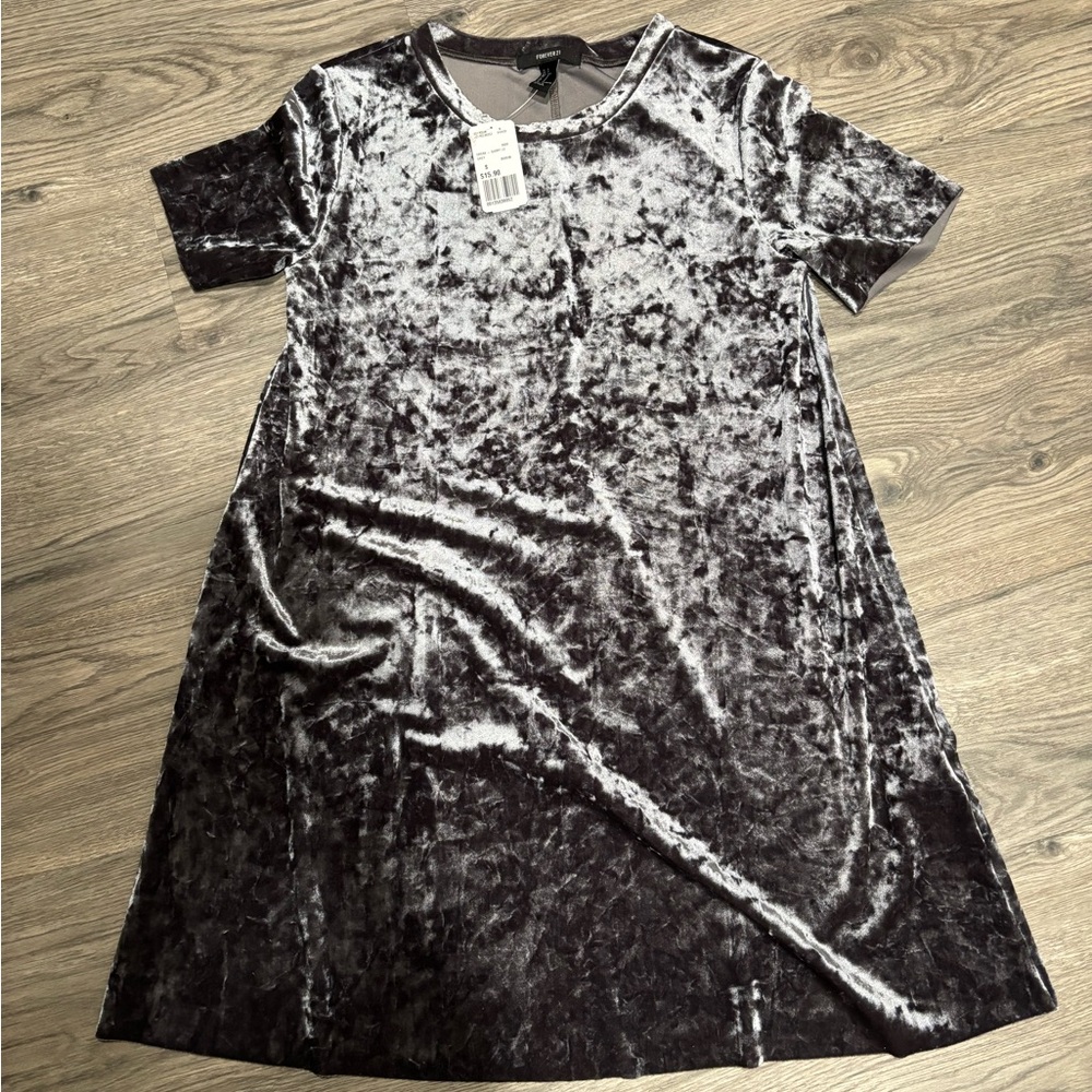 ⭐️Forever 21 Gray/Silver Velvet Short Sleeve Dress S NWT